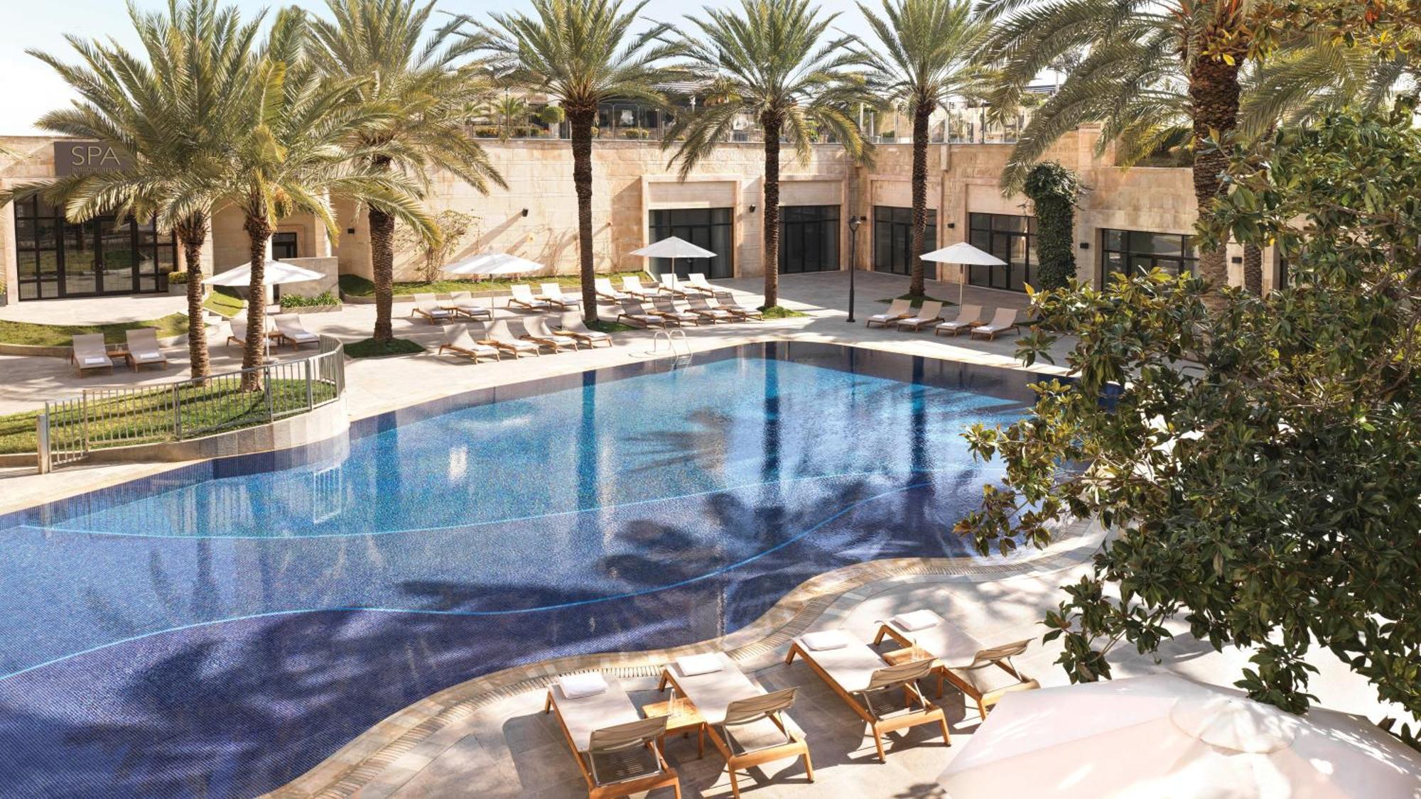 Hotel Intercontinental Jordan By Ihg Amman Exterior foto The pool at the Four Seasons Hotel, Amman